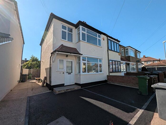 3 Bedroom Property To Rent In Gerald Road, Dagenham, RM8