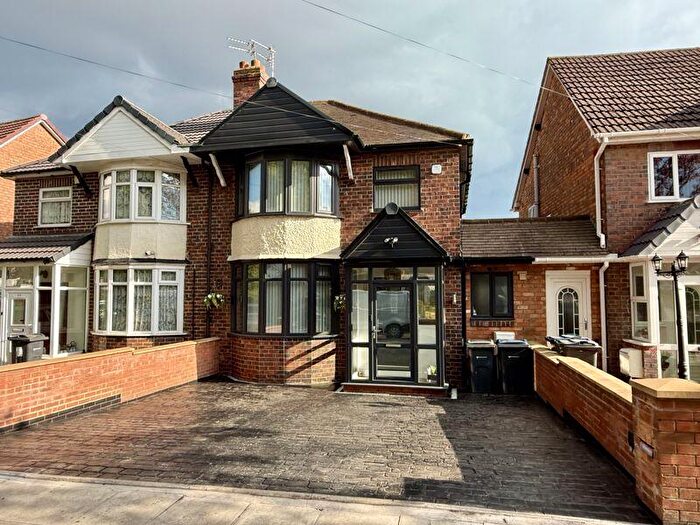 3 Bedroom Semi-Detached House For Sale In Woodacre Road, Erdington, Birmingham, B24