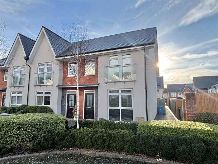 3 Bedroom End Of Terrace House For Sale In Adams Close, Hamworthy, Poole, BH15