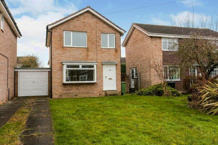 3 Bedroom Detached House To Rent In Keble Park North, York, YO23