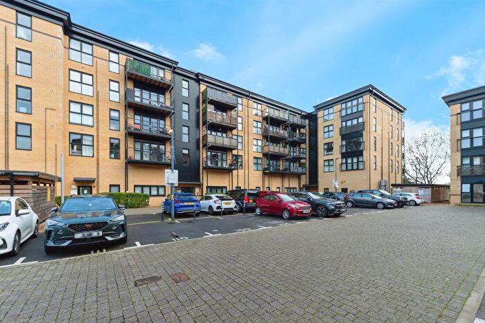 1 Bedroom Flat For Sale In Giles Crescent, Stevenage, SG1