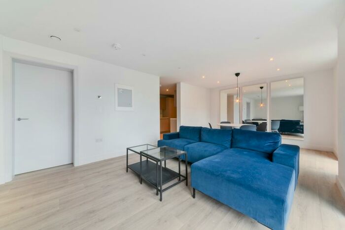 2 Bedroom Flat To Rent In Dog Kennel Hill London, SE22