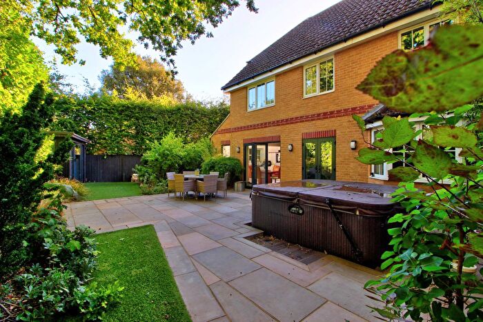 5 Bedroom Detached House For Sale In Evesham Place, Wokingham, RG41