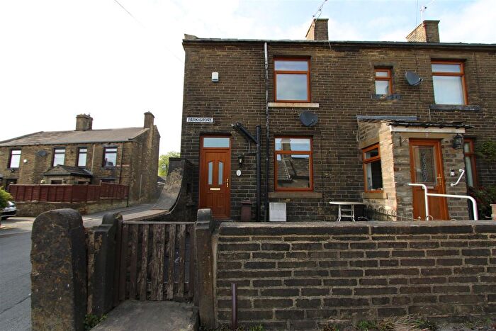 2 Bedroom Town House To Rent In Summerfield Avenue, Brighouse, BD13