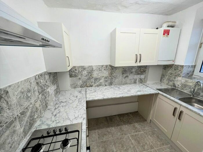 3 Bedroom Flat To Rent In Arran House, Stamford Hill, London N16