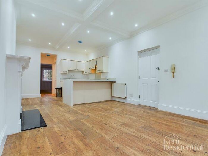 1 Bedroom Apartment To Rent In Marsham Street, Maidstone, ME14
