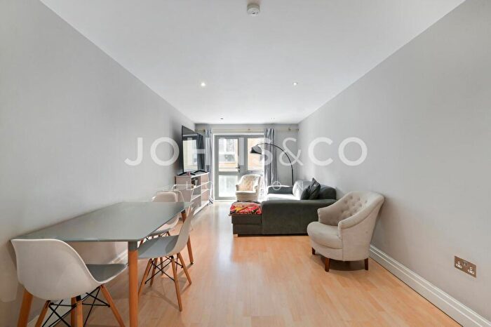 2 Bedroom Apartment To Rent In Hoxton Square, N1