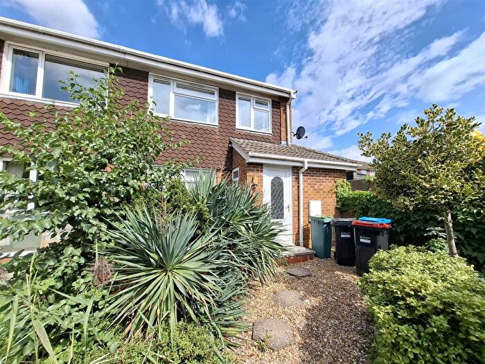 3 Bedroom House To Rent In Redbridge, Stantonbury, Milton Keynes, MK14