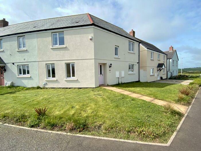 4 Bedroom End Of Terrace House To Rent In Fulford Gardens, North Tawton, EX20