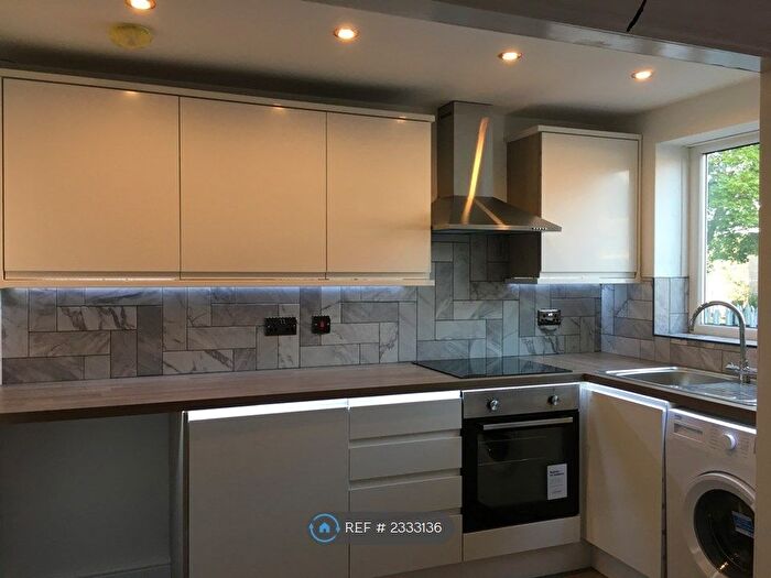 1 Bedroom Flat To Rent In Close To St James Hospital, Leeds, LS9