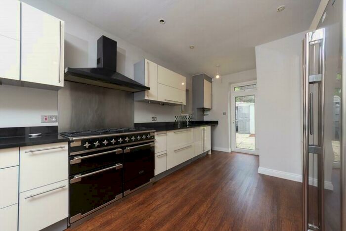 5 Bedroom Detached House To Rent In Purley, London, CR2