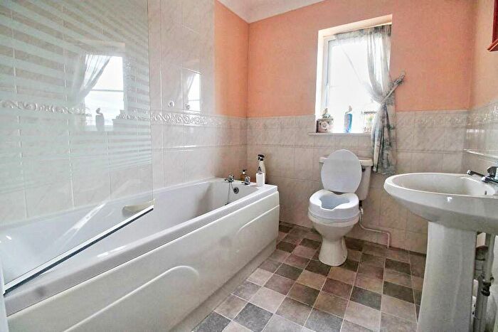 2 Bedroom Semi-Detached House For Sale In Aberdale Road, Polegate, BN26