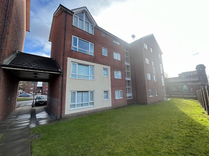 3 Bedroom Flat To Rent In Sugar Mill Square, Salford, M5