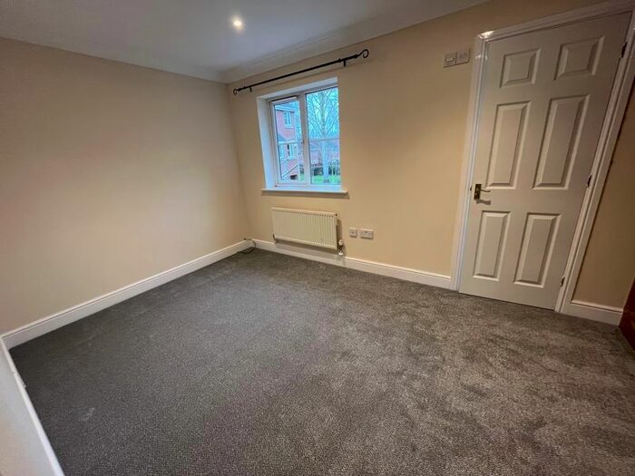 3 Bedroom End Of Terrace House To Rent In Severn Drive, Taunton, TA1