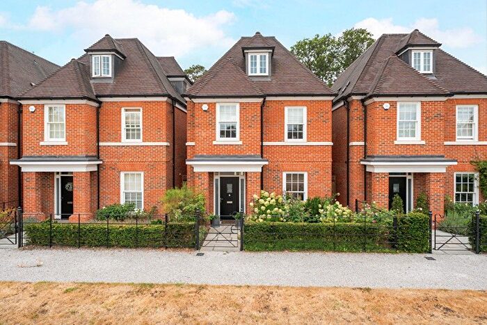 4 Bedroom Detached House To Rent In West Byfleet, Surrey, KT14