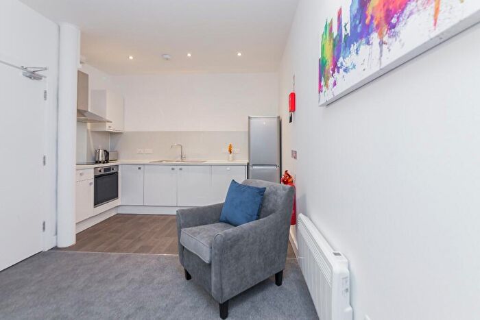 2 Bedroom Flat To Rent In Hartley Road, Nottingham, Nottinghamshire, NG7