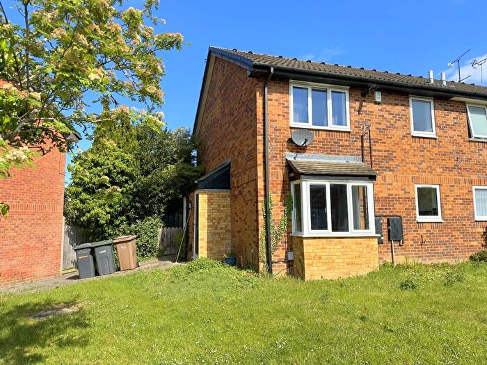1 Bedroom Cluster House To Rent In Catesby Green, Luton, LU3