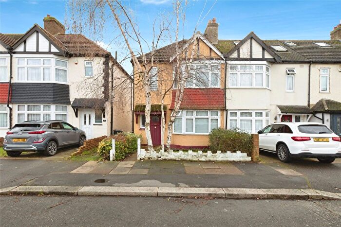 3 Bedroom End Terrace House For Sale In Newcastle Avenue, Ilford, Essex, IG6