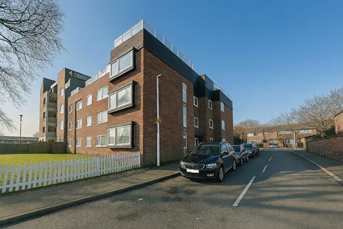 2 Bedroom Flat To Rent In Diana Close, South Woodford, E18