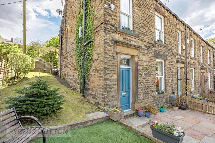 4 Bedroom End Of Terrace House For Sale In Huddersfield Road, Delph, Saddleworth, OL3