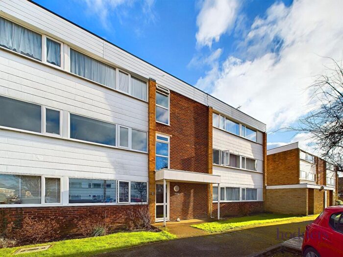 2 Bedroom Apartment To Rent In Chertsey, Surrey, KT16