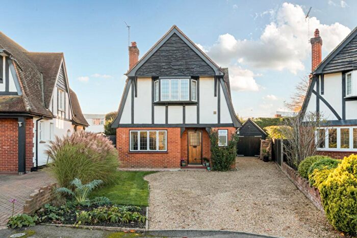 3 Bedroom Detached House For Sale In The Close, West Byfleet, Surrey, KT14