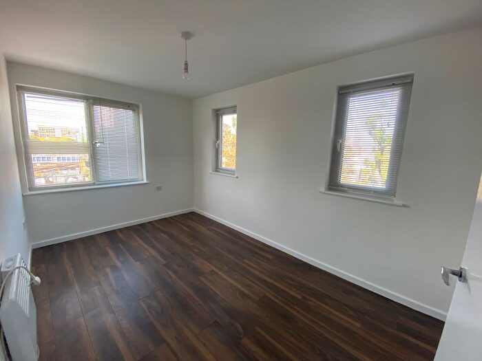 1 Bedroom Flat To Rent In Canal Walk, Portsmouth, Hampshire, PO1