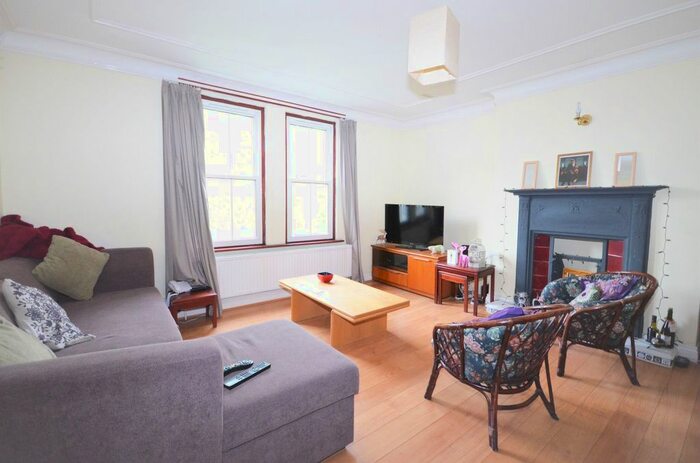 3 Bedroom Flat To Rent In East Acton Lane, London, W3