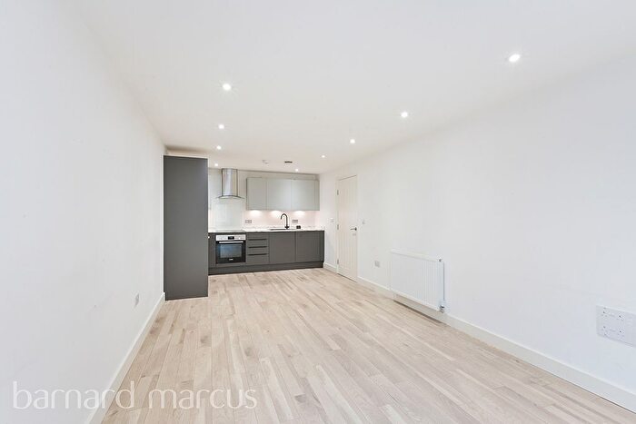 1 Bedroom Flat To Rent In Windmill Lane, Hanwell, London, UB2