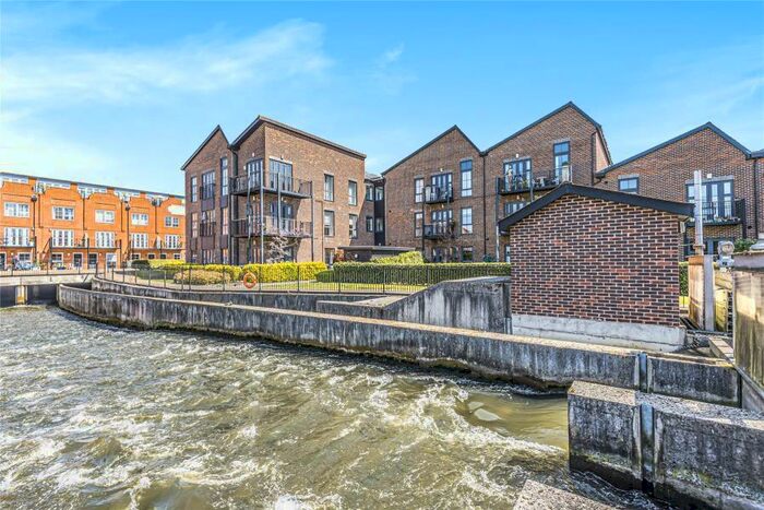 2 Bedroom Apartment To Rent In Old Woking, GU22