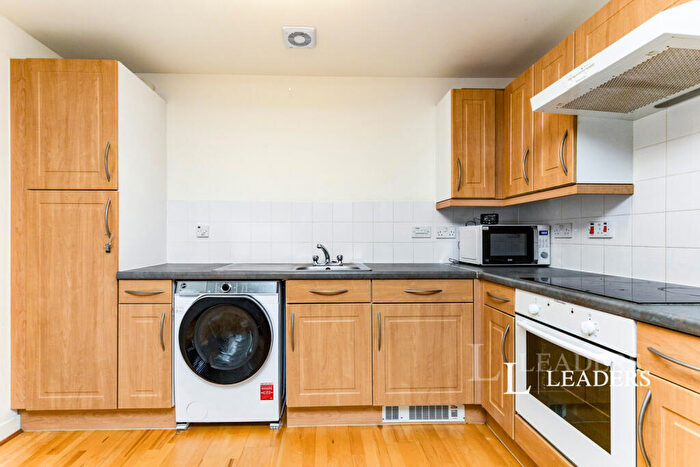 2 Bedroom Flat To Rent In Lower Tanbridge Way, Horsham, West Sussex, RH12