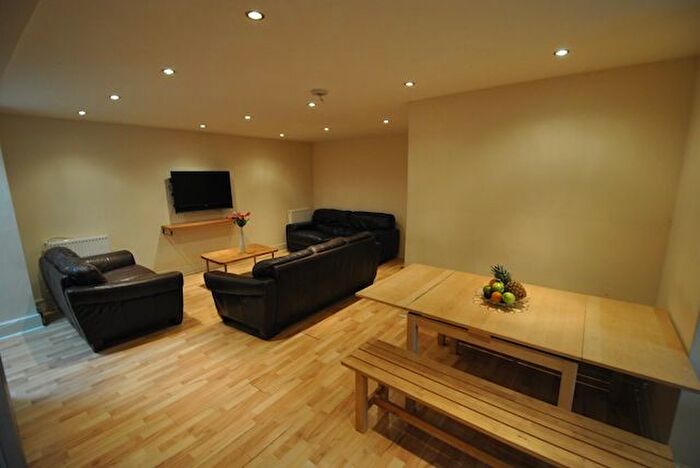 8 Bedroom Semi Detached House To Rent In School Grove, Withington, Manchester, M20