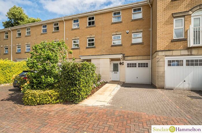3 Bedroom Town House For Sale In Cromwell Close, Bromley, BR2