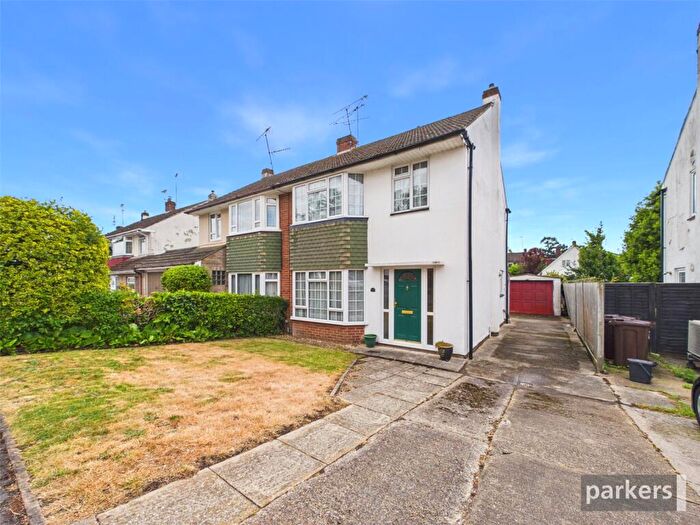 3 Bedroom Semi Detached House For Sale In Tennyson Road, Woodley, Reading, Berkshire, RG5