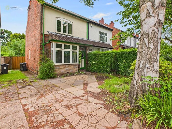 3 Bedroom Semi-Detached House For Sale In Hollyfield Road, Sutton Coldfield, B75