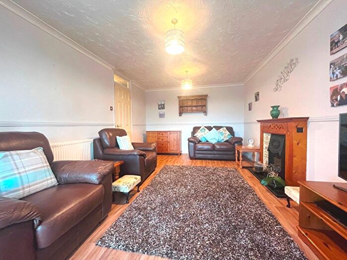 2 Bedroom Semi-Detached Bungalow For Sale In Lingfield Road, Evesham, WR11