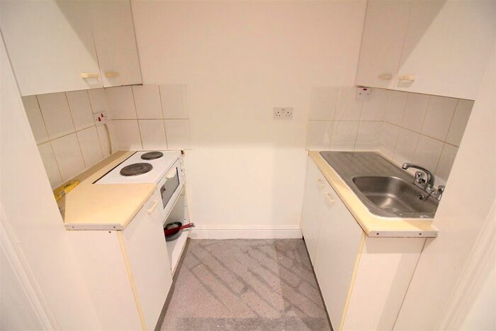 Studio To Rent In Madeley Road, London, W5