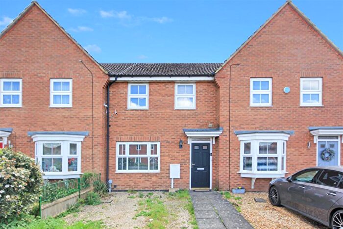 3 Bedroom Terraced House For Sale In Sunningdale Drive, Rushden, NN10