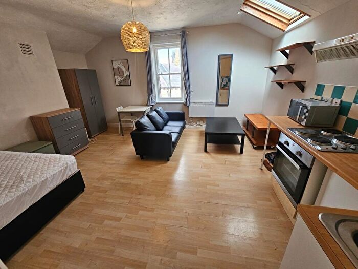 Studio To Rent In Headingley Lane, Leeds, West Yorkshire, LS6