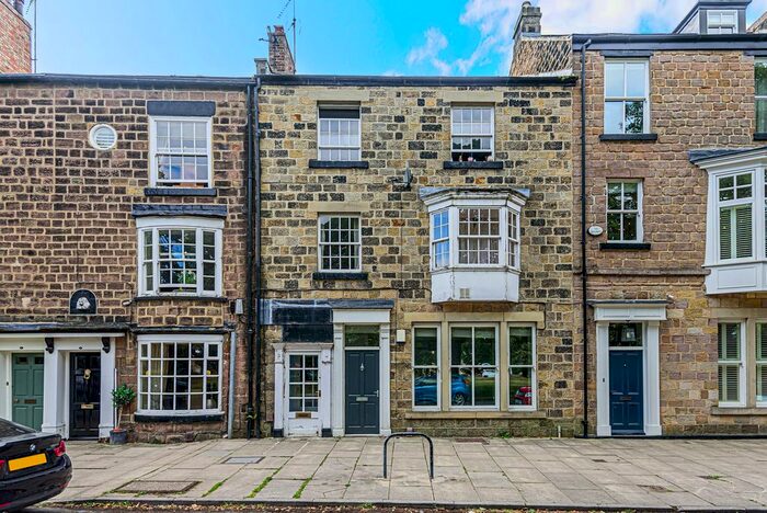 3 Bedroom Flat To Rent In Regent Parade, Harrogate, HG1