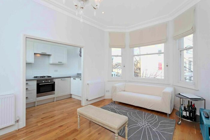2 Bedroom Flat To Rent In Netherwood Road, Brook Green, London, W14