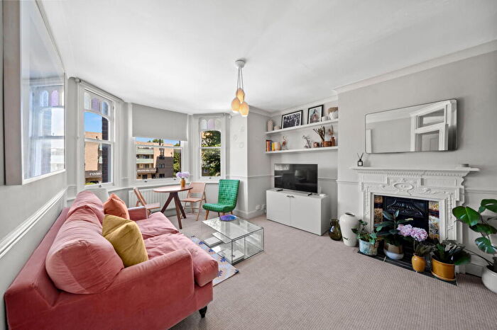 2 Bedroom Flat To Rent In Winchester Avenue, London, NW6