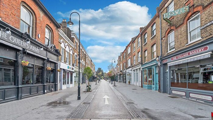 3 Bedroom Flat To Rent In Orford Road, London, London, E17