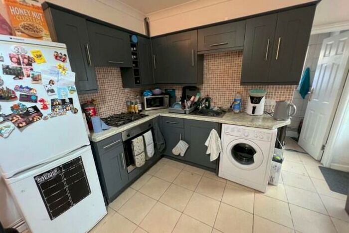 2 Bedroom Flat To Rent In North Road Cardiff, CF10