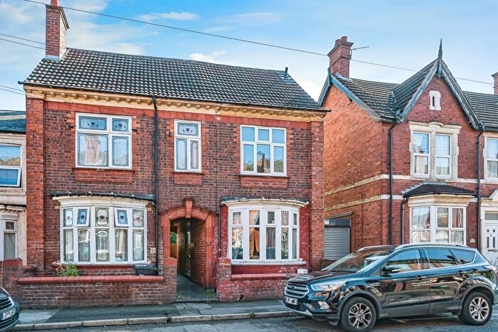 4 Bedroom End Of Terrace House For Sale In New Road, Dudley, DY2
