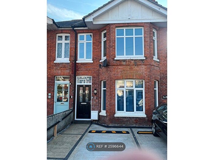 2 Bedroom Flat To Rent In Valencia Road, Worthing, BN11