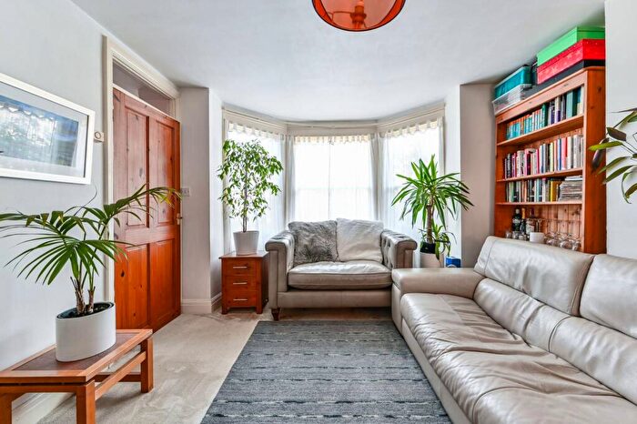 1 Bedroom Flat For Sale In Ferme Park Road, Crouch End, London, N8