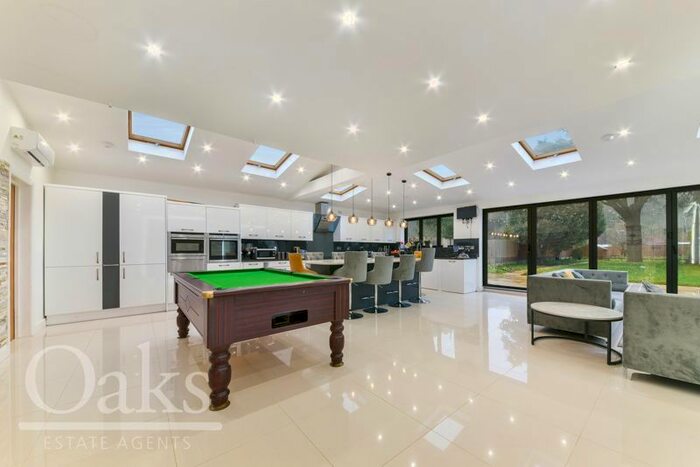 4 Bedroom Detached House To Rent In Ewhurst Avenue, Sanderstead, South Croydon CR2