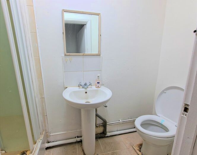 2 Bedroom Flat To Rent In High Street North, London, E6