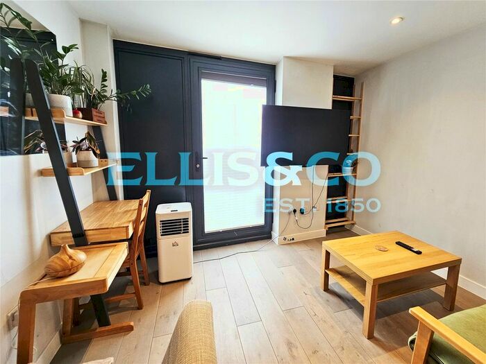 1 Bedroom Flat To Rent In Field End Road, Ruislip, HA4